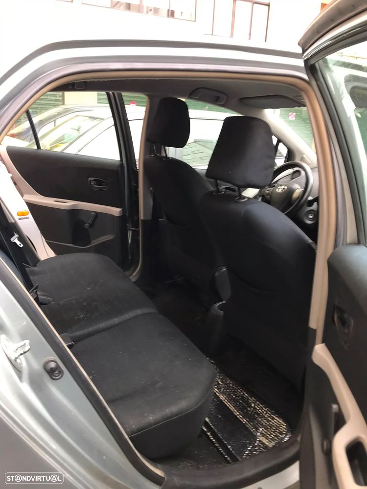 Toyota Yaris 1.0 VVT-i - 7
