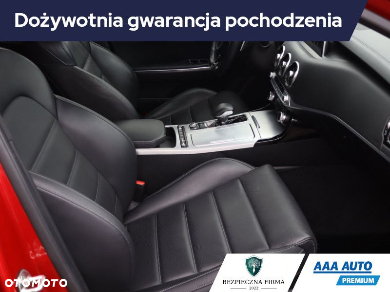 Kia Stinger - 10