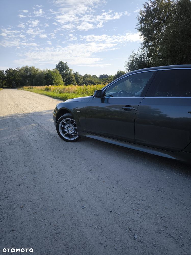 BMW Seria 5 525xi Touring - 5