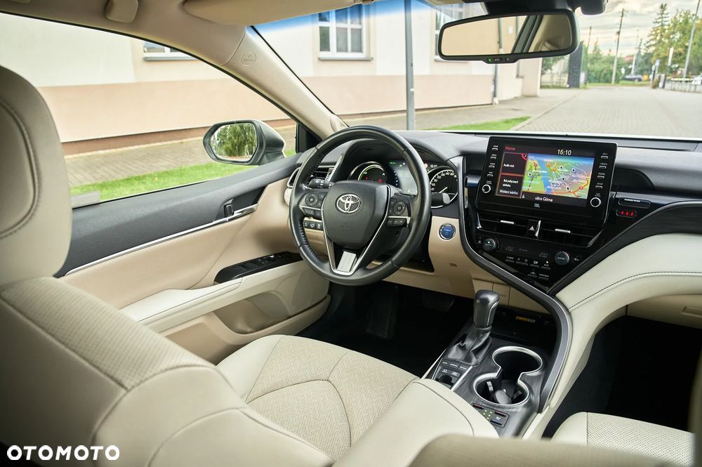 Toyota Camry 2.5 Hybrid Executive CVT - 27