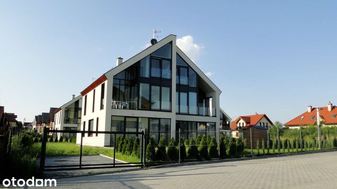 Dwupoziomowy apartament pełen światła z 3 sypialniami i tarasem