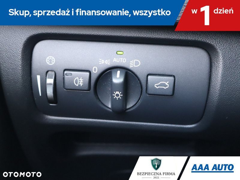 Volvo V40 - 18