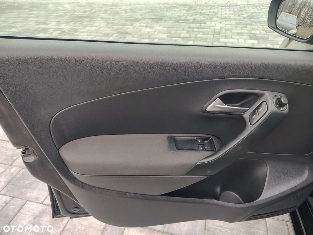 Volkswagen Polo 1.2 Comfortline - 12