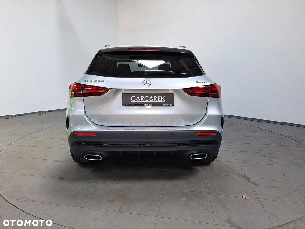 Mercedes-Benz GLA - 12