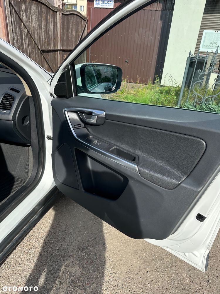 Volvo XC 60 T6 AWD R-Design - 12