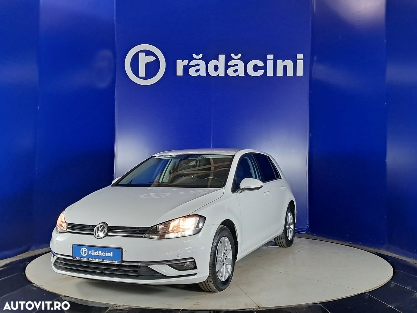Volkswagen Golf - 1