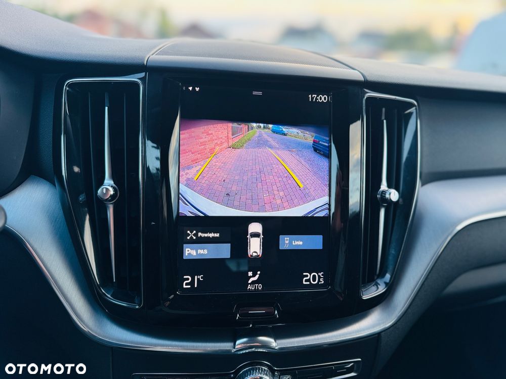 Volvo XC 60 B4 D AWD Geartronic Momentum Pro - 11