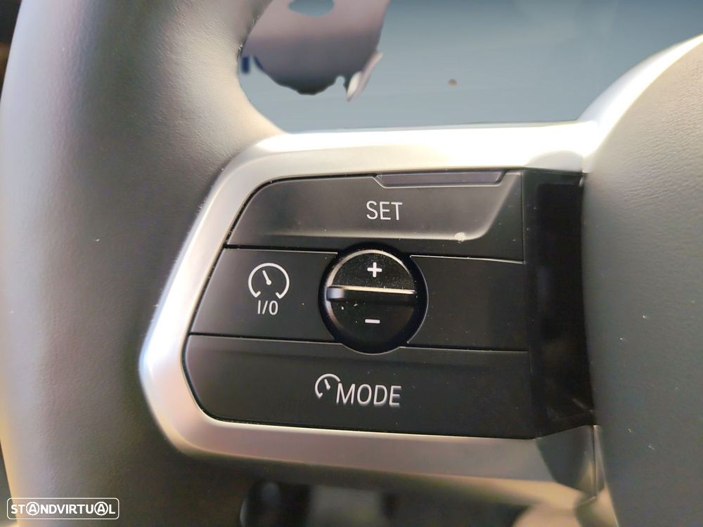 BMW iX2 eDrive20 Pack Desportivo M - 18