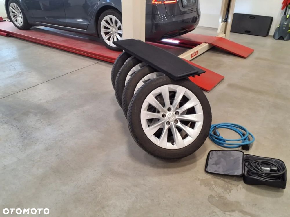 Tesla Model S - 20