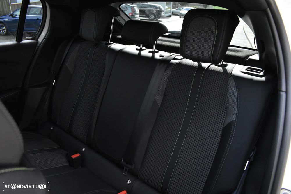 Peugeot e-208 GT - 50