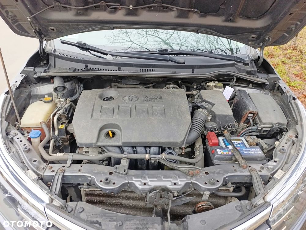 Toyota Corolla 1.6 Premium + - 19