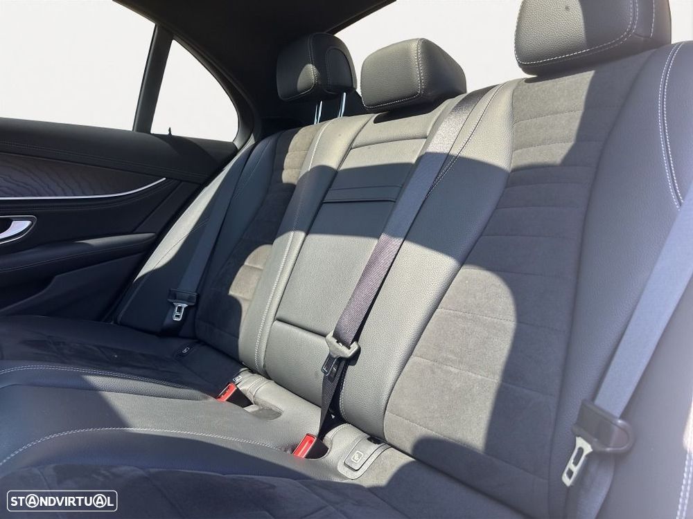 Mercedes-Benz E 220 d AMG Line — fotografia 14