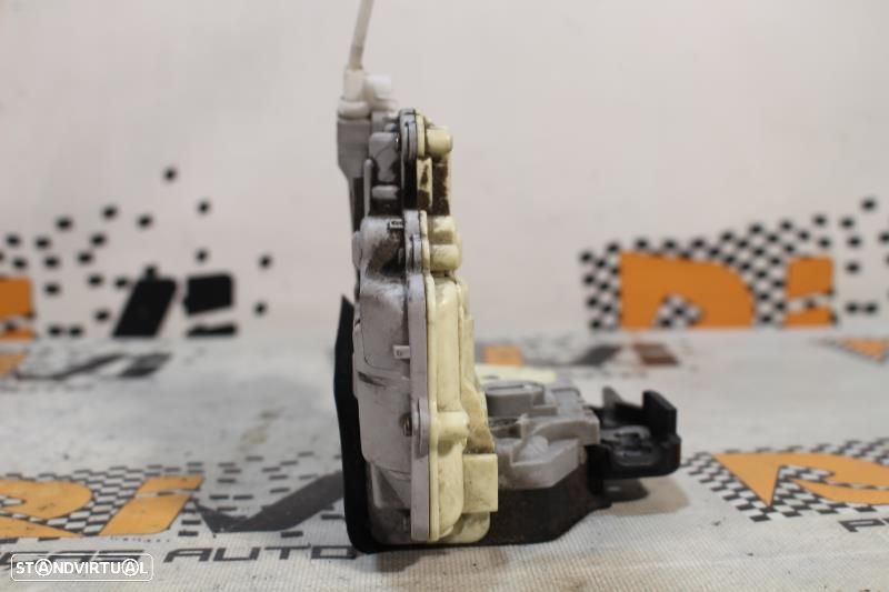 Fecho Da Porta Trás Direita Audi A3 (8P1)  4F0839016 / 4F0 839 016 - 5