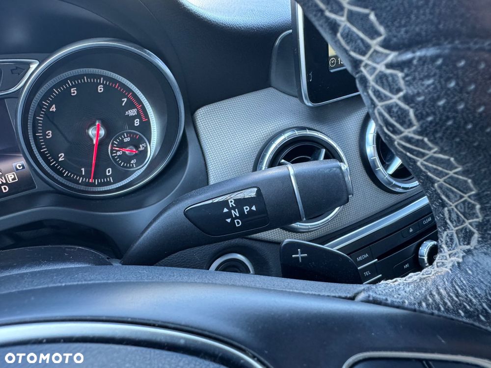 Mercedes-Benz CLA 180 7G-DCT UrbanStyle Edition - 16
