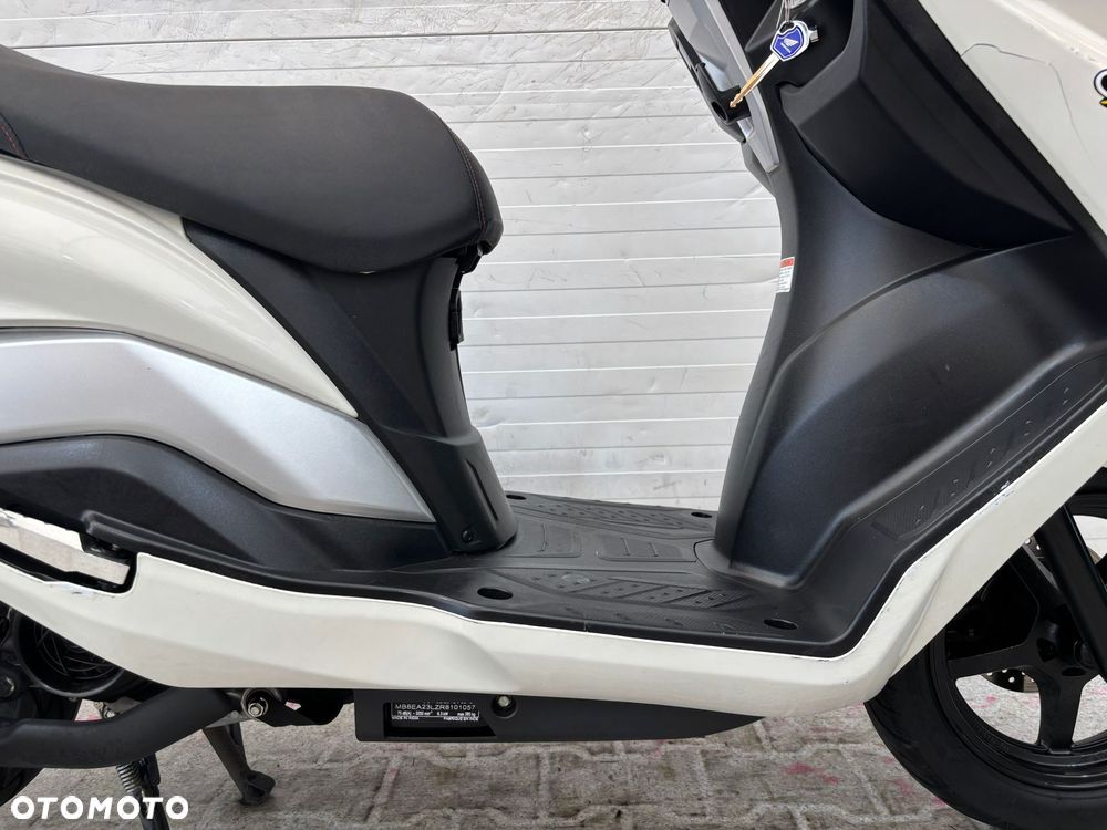 Suzuki Burgman - 24