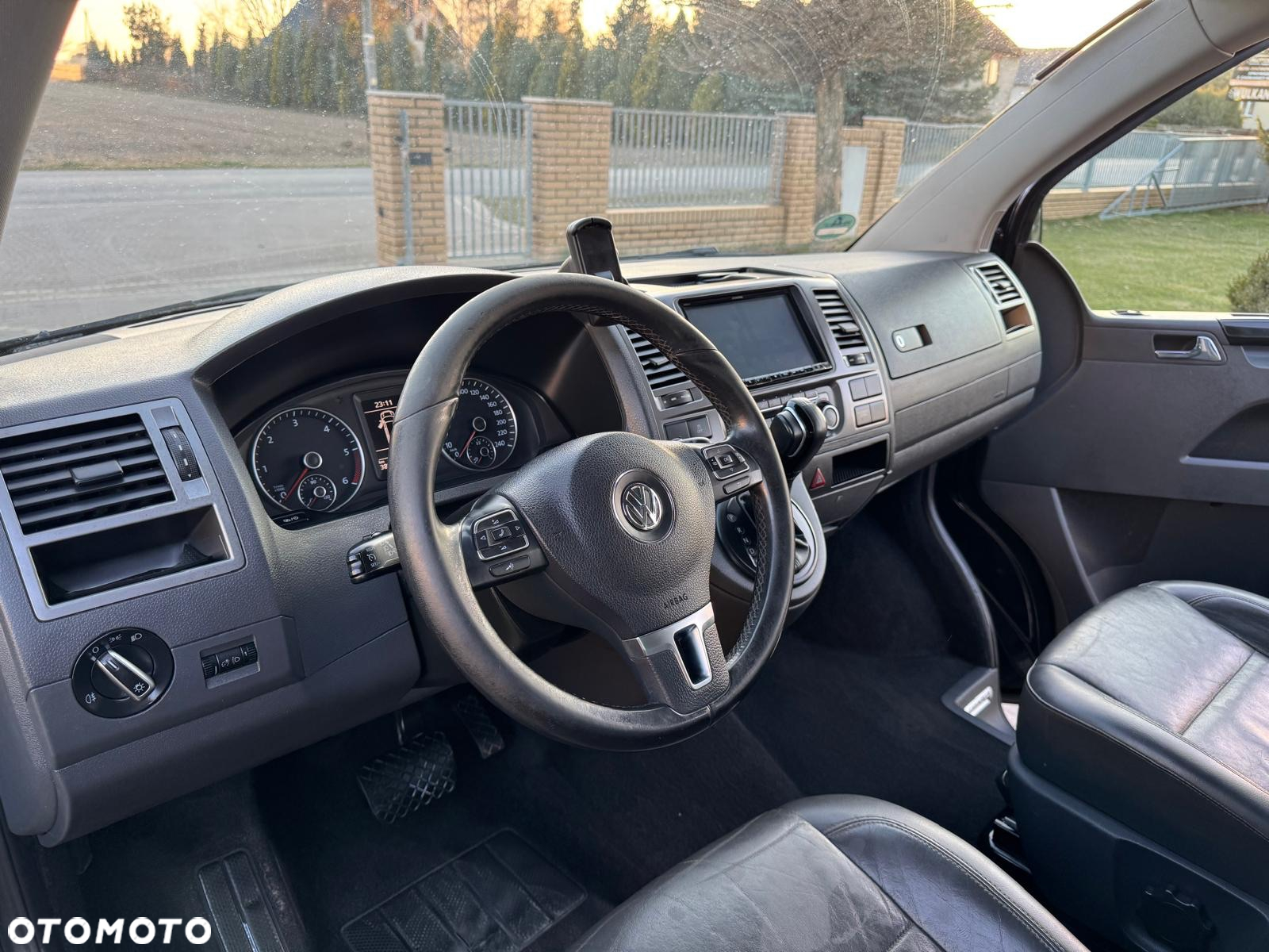 Volkswagen Caravelle - 16