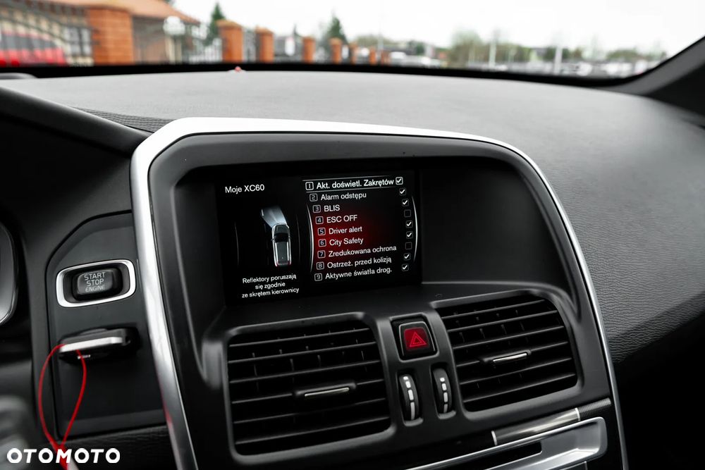 Volvo XC 60 T5 AWD R-Design Momentum EU6 - 33
