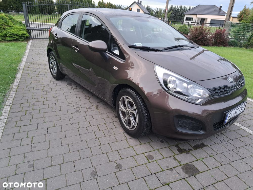 Kia Rio 1.2 L - 2