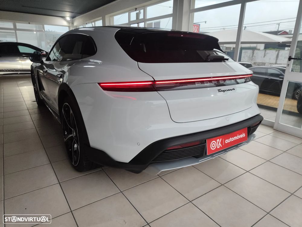 Porsche Taycan Cross Turismo 4 - 7