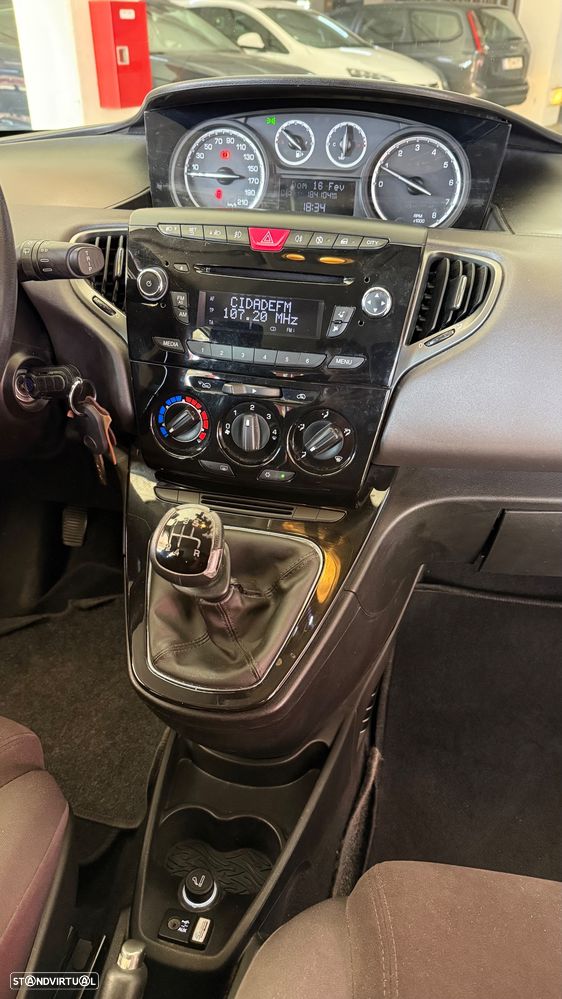 Lancia Ypsilon 1.2 S&S Urban - 11