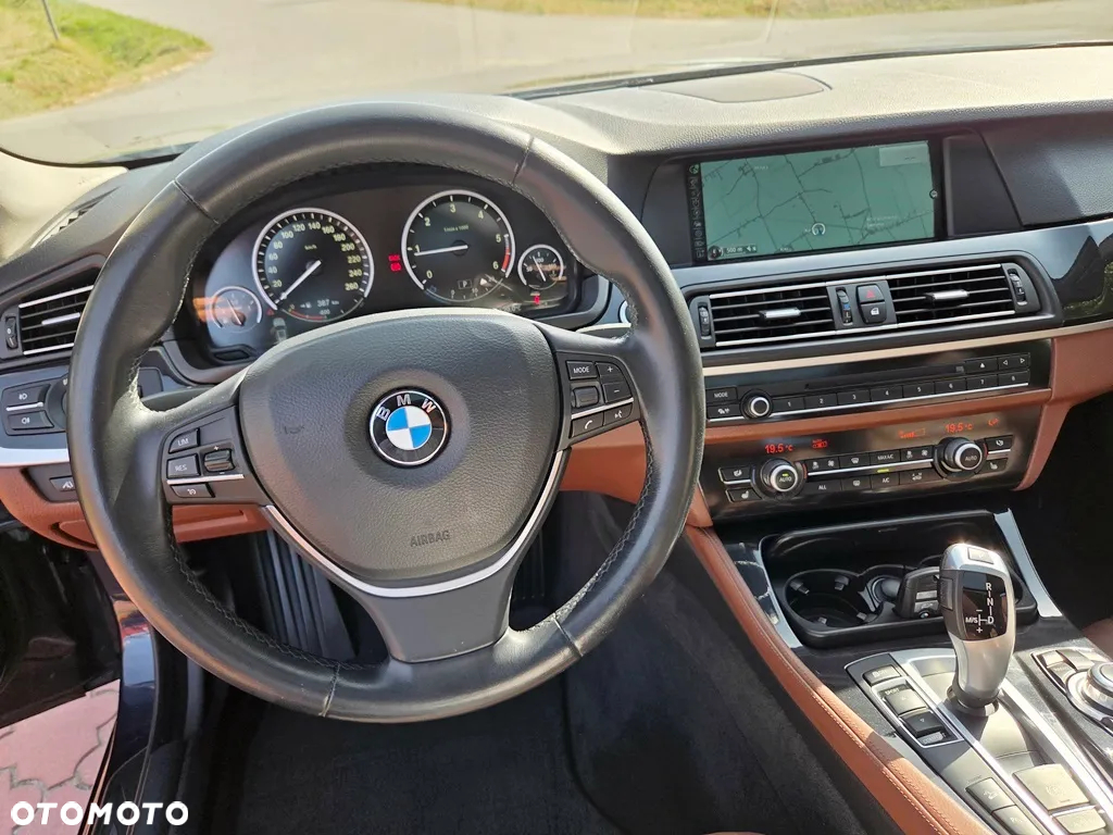 BMW Seria 5 525d xDrive Touring - 15