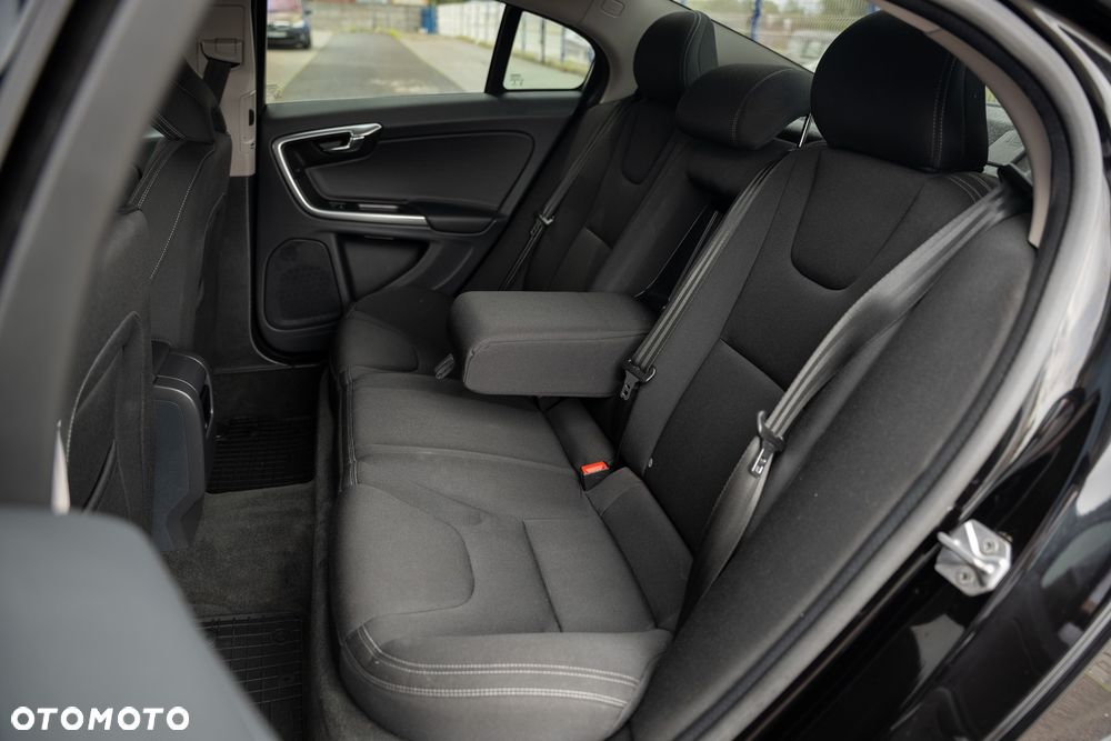 Volvo S60 D3 Drive-E Momentum - 35