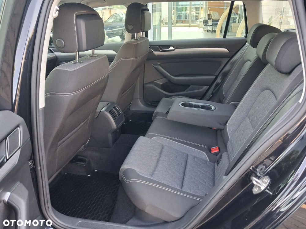 Volkswagen Passat - 31