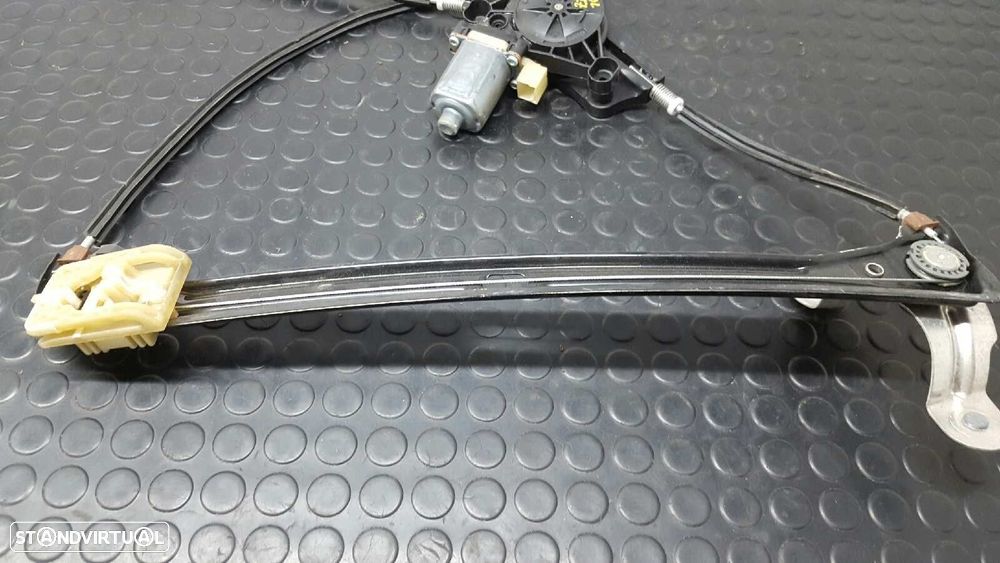 ELEVADOR FRENTE ESQUERDO VOLKSWAGEN GOLF VII LIM. ADVANCE BLUEMOTION - 2