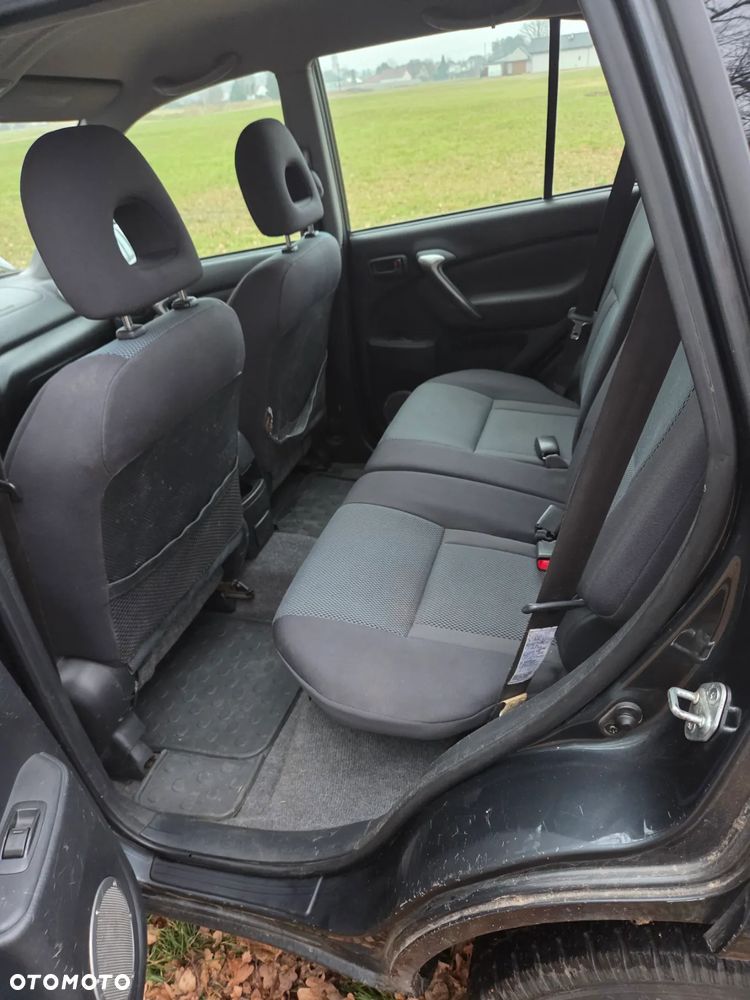 Toyota RAV4 D-4D 4x4 - 13