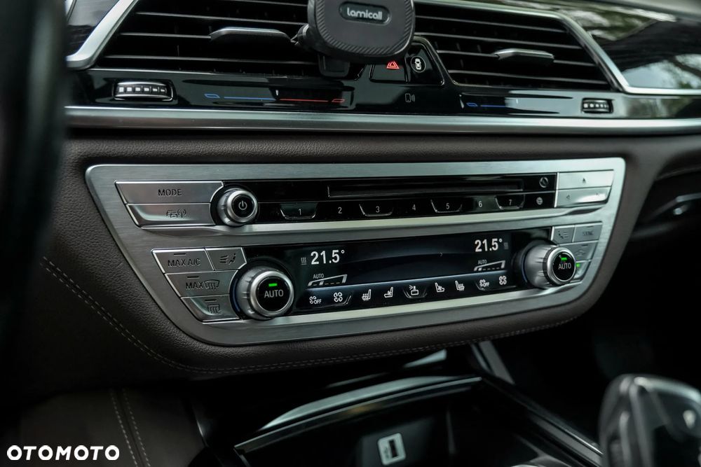 BMW Seria 7 750i xDrive - 24