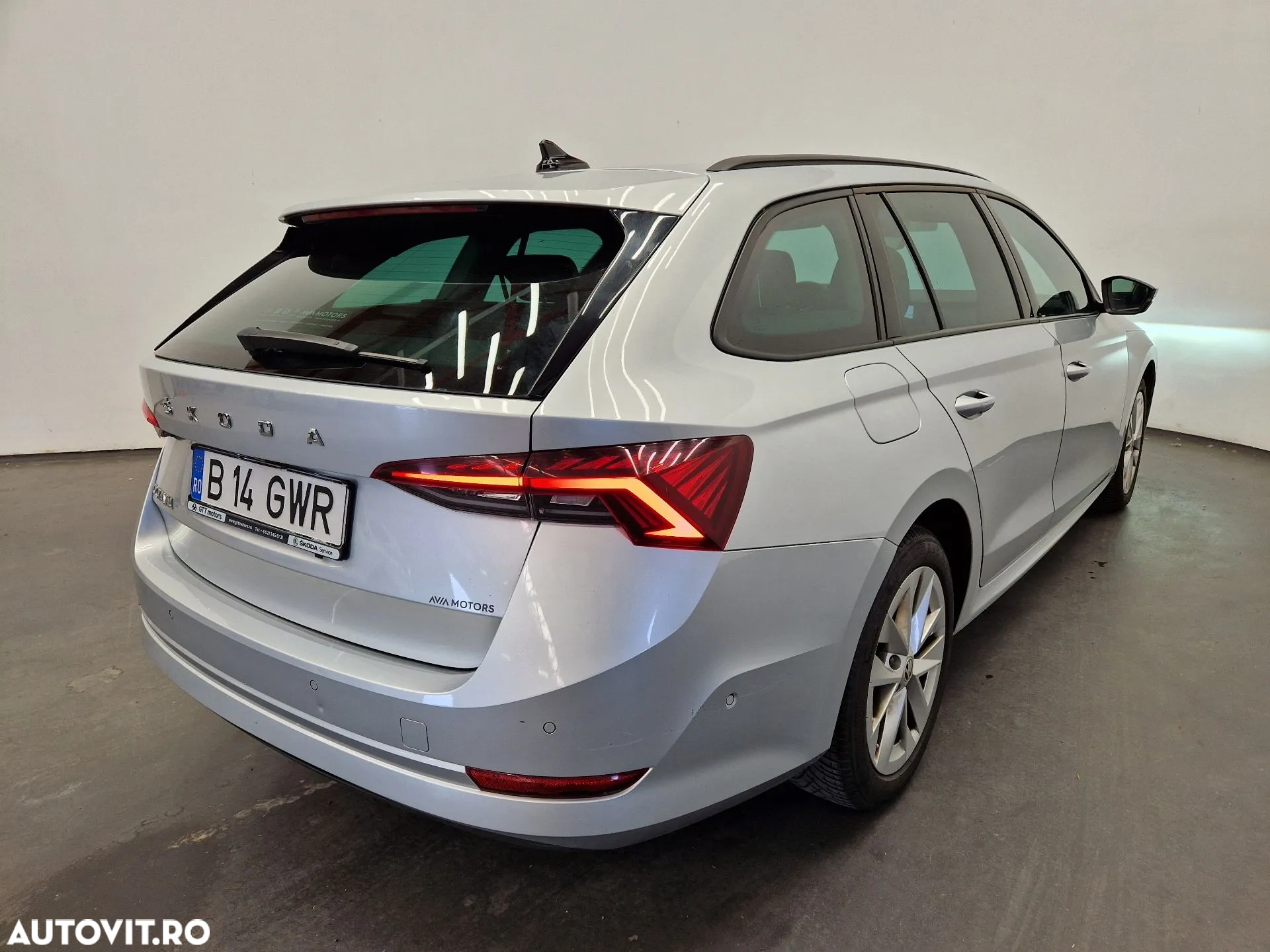 Skoda Octavia Combi 2.0 TDI DSG Style - 3