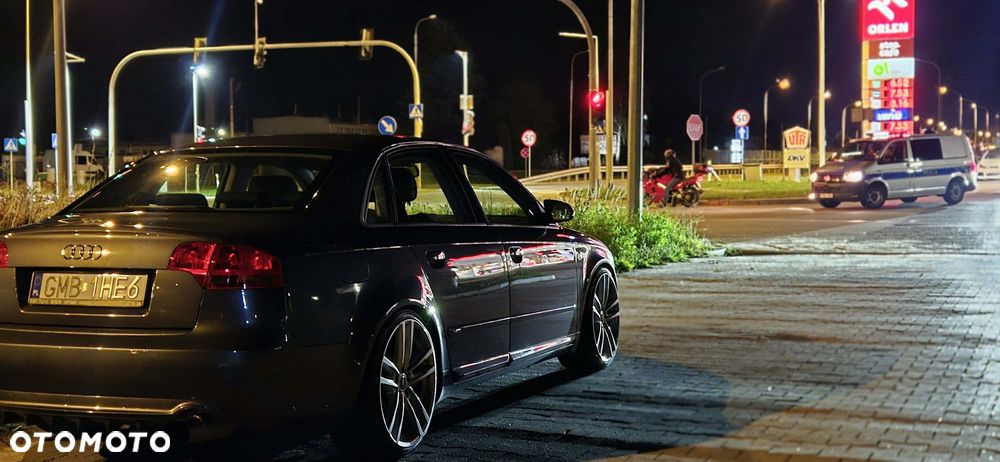Audi A4 Limousine - 4