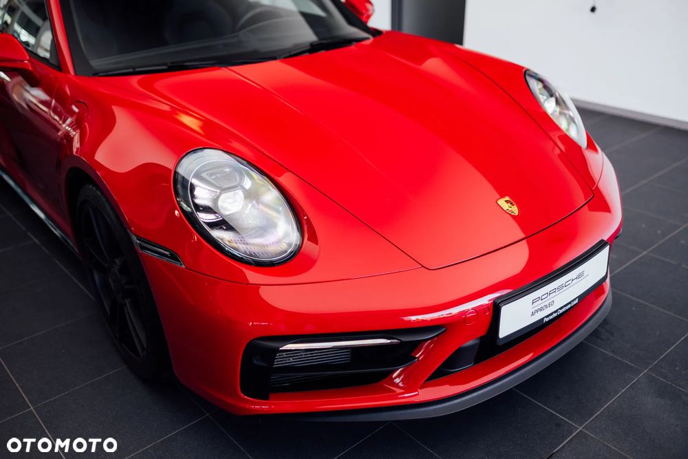 Porsche 911 Carrera 4 GTS - 23