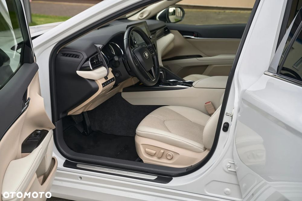 Toyota Camry 2.5 Hybrid Executive CVT - 21