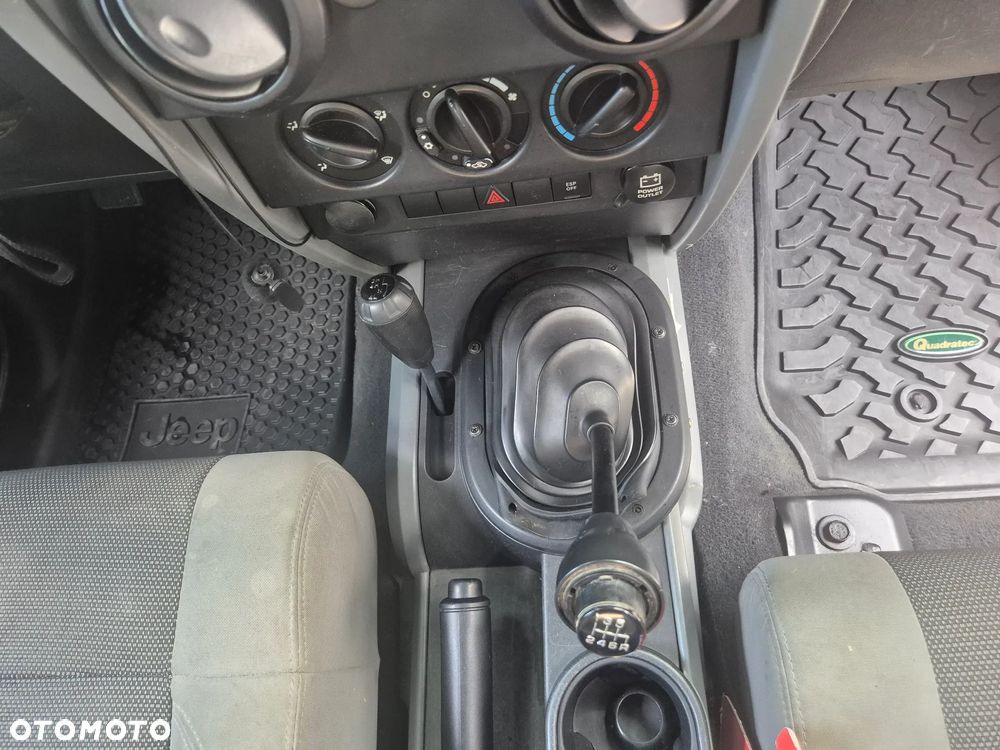 Jeep Wrangler Unlimited 3.8 Sport - 17