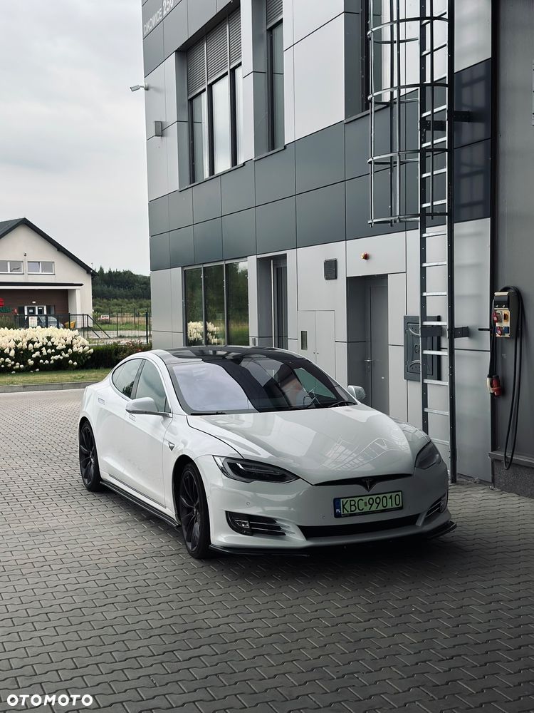 Tesla Model S - 8