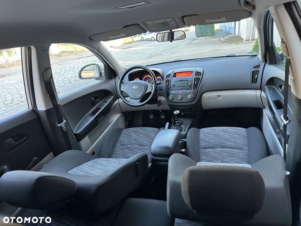 Kia Ceed - 22