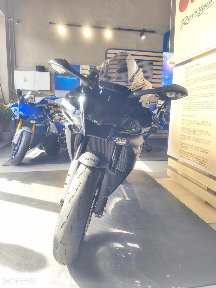 Yamaha YZF R1 - 2