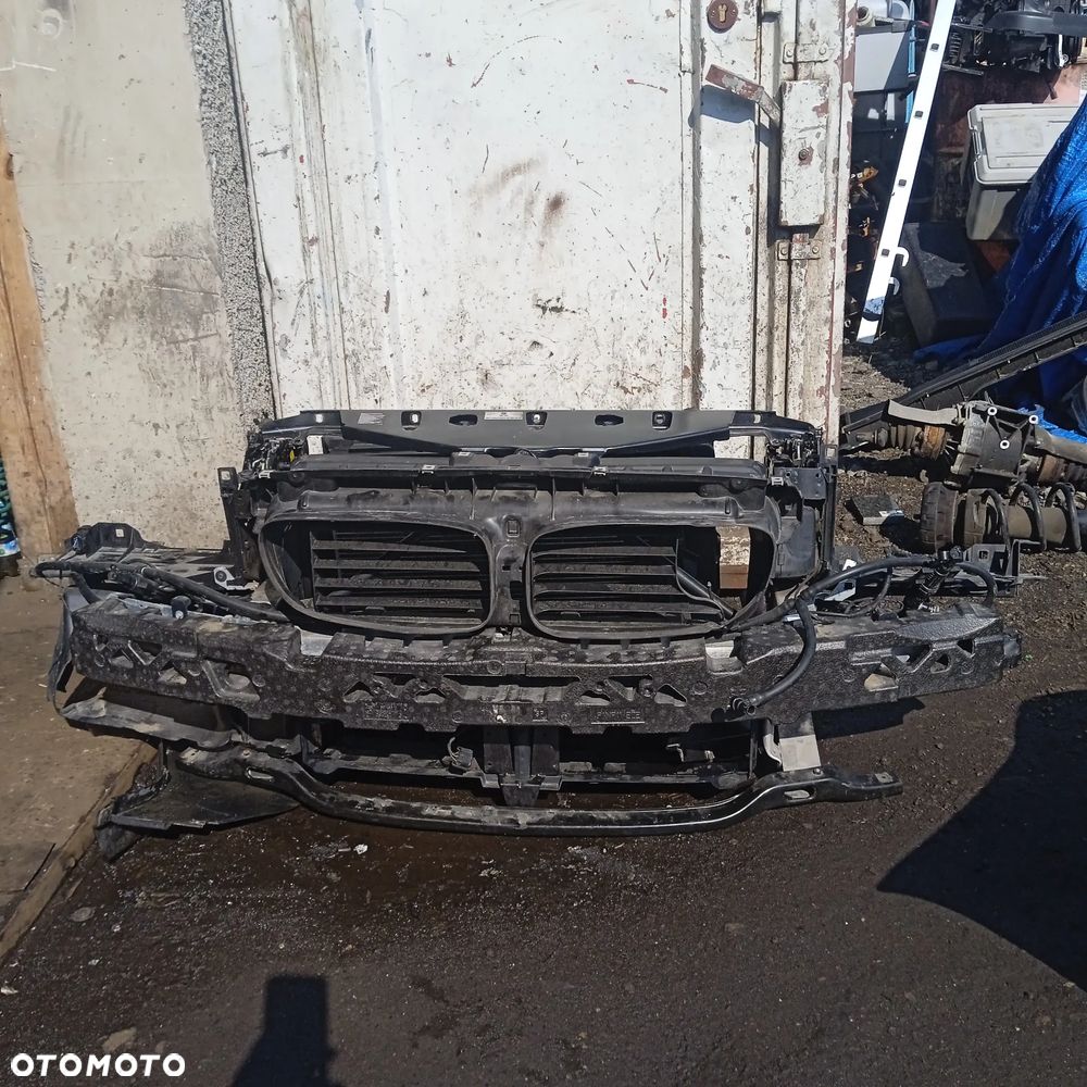 Pas przedni chłodnice BMW F10 F11 3.0I automat - 1