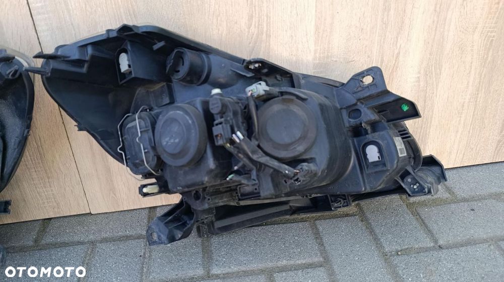 REFLEKTOR 2 LAMPY PRZÓD LEWA PRAWA EUROPA RENAULT CLIO III 3 8200261612 - 9