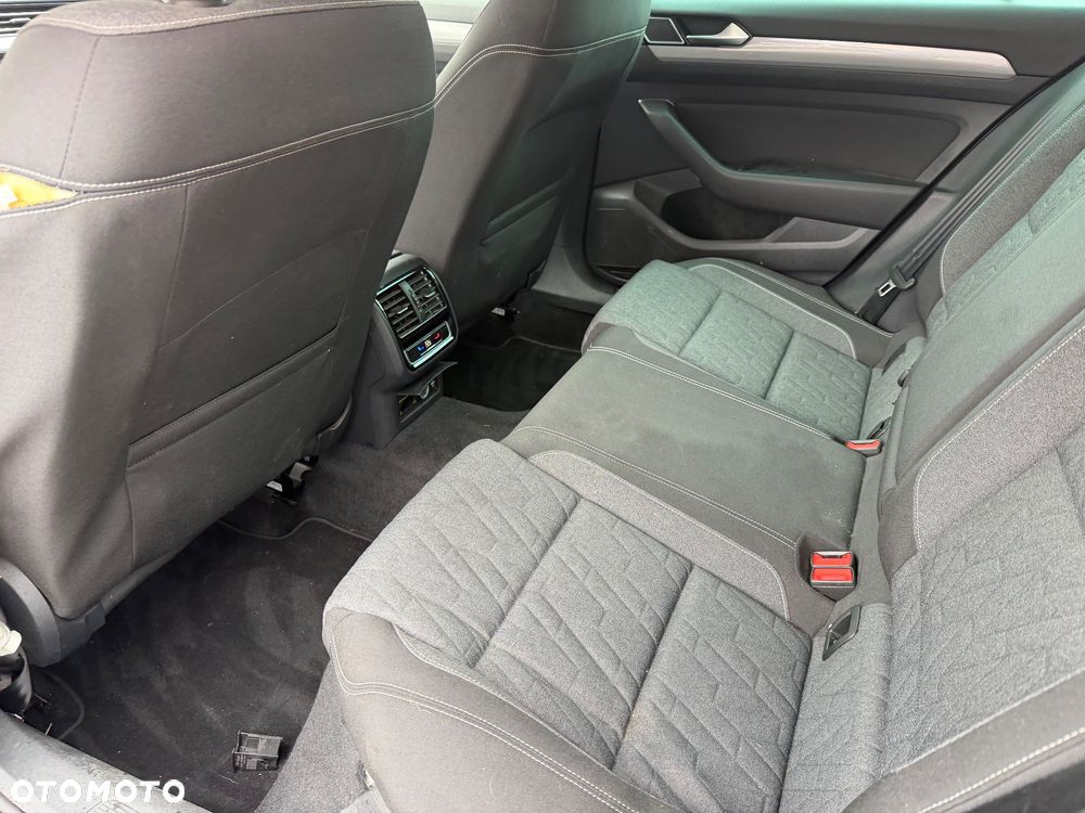 Volkswagen Passat 2.0 TDI Elegance DSG - 11