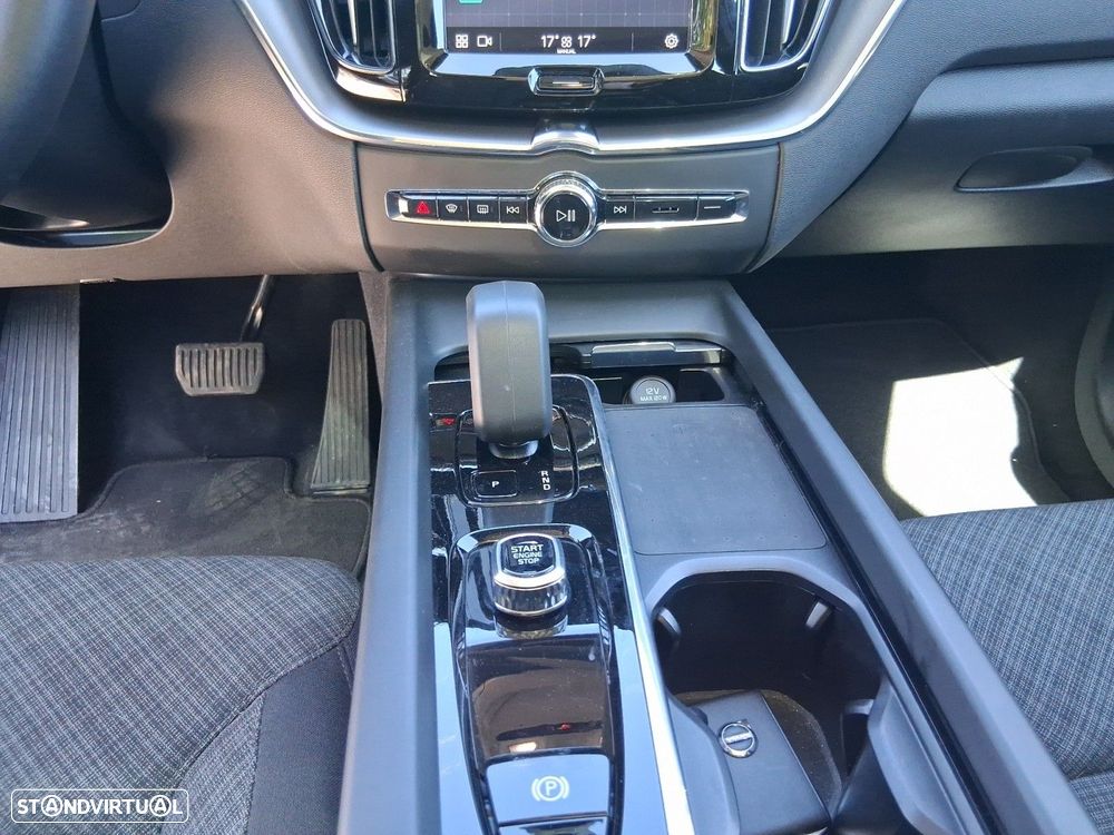 Volvo XC 60 2.0 T6 PHEV Core AWD — fotografia 11