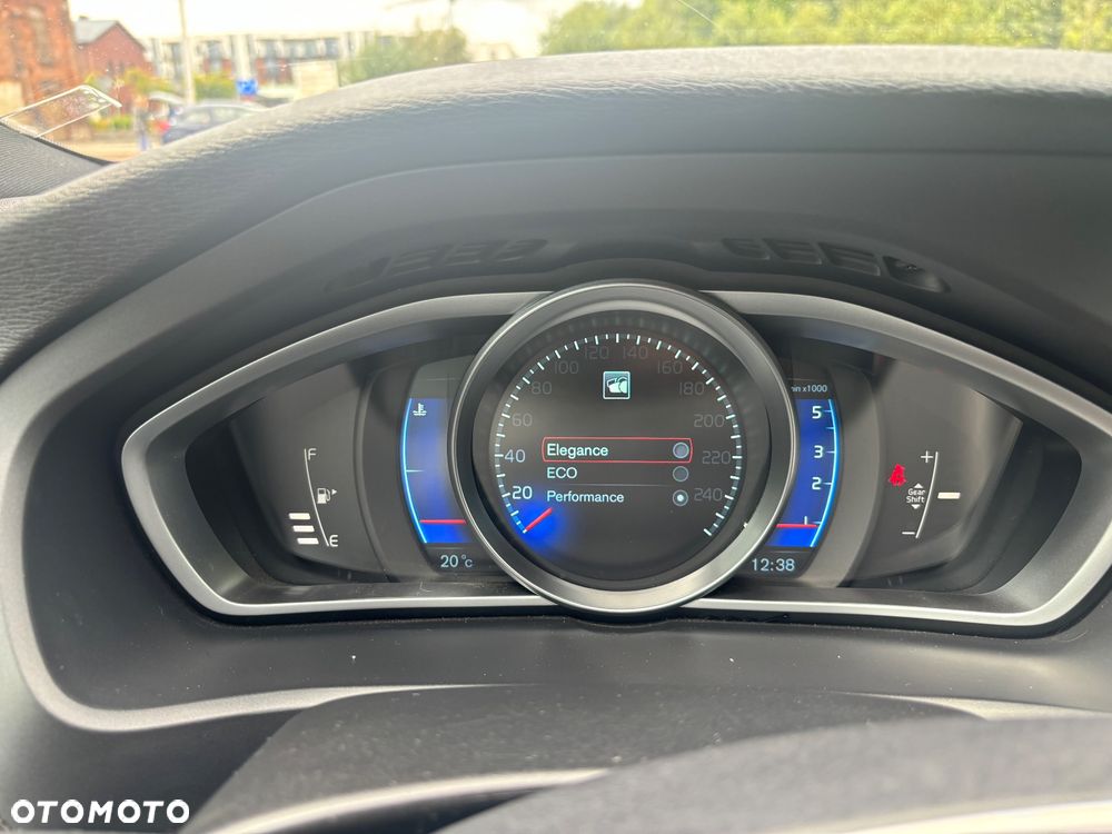 Volvo V40 D2 R-Design - 17
