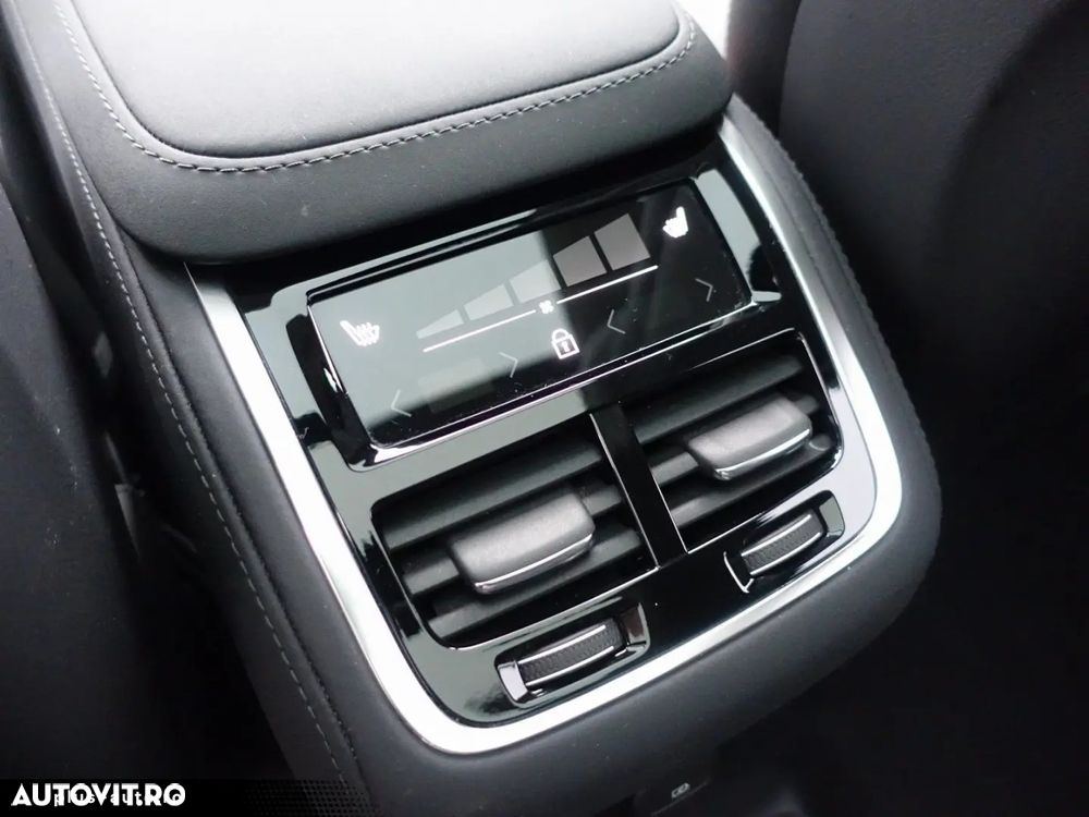 Volvo XC 90 T8 AWD Ultra Dark - 24