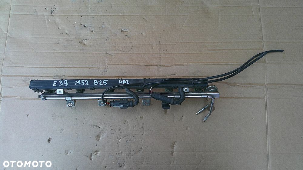 BMW E39 2.5 BEN LISTWA WTRYSKOWA - 1