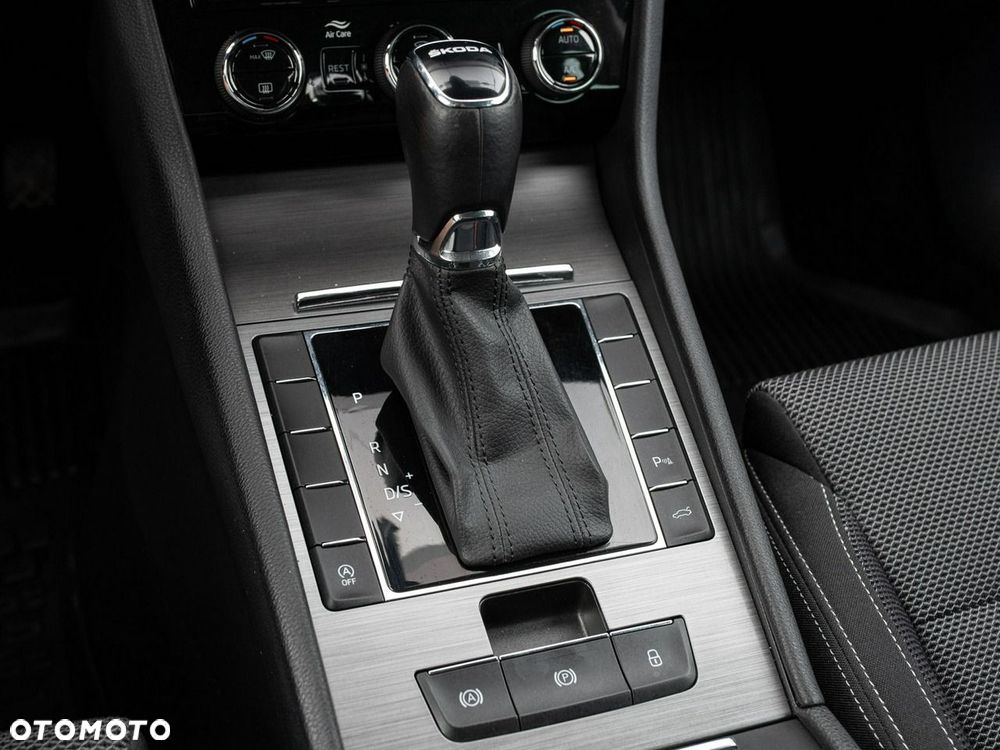 Skoda Superb 2.0 TDI SCR Style DSG - 16