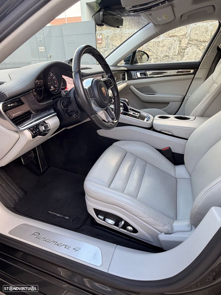 Porsche Panamera 4 E-Hybrid - 24