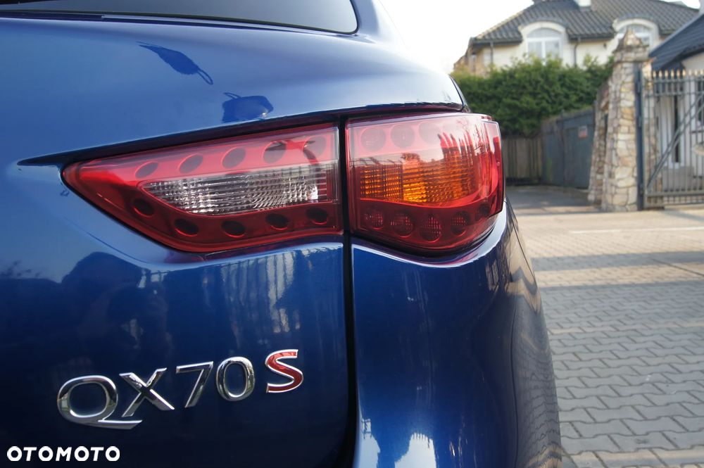 Infiniti QX70 - 15