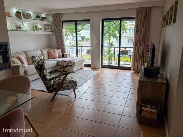 Apartamento T3 com áreas generosas, remodelado e garagem fechada - Grande imagem: 5/39