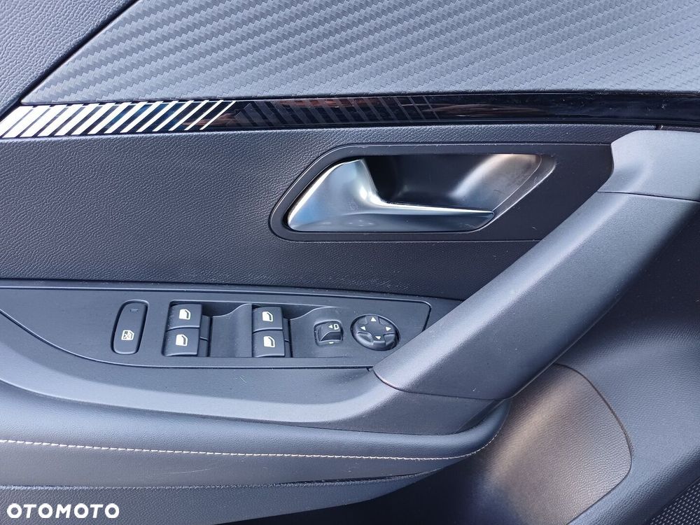 Peugeot 2008 1.2 PureTech Allure S&S EAT8 - 23